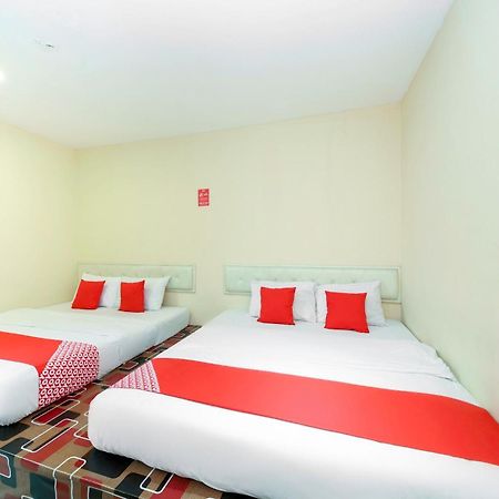 โอโย 479 เดอะ กรีน โฮเต็ล Hotel อัมปัง ภายนอก รูปภาพ