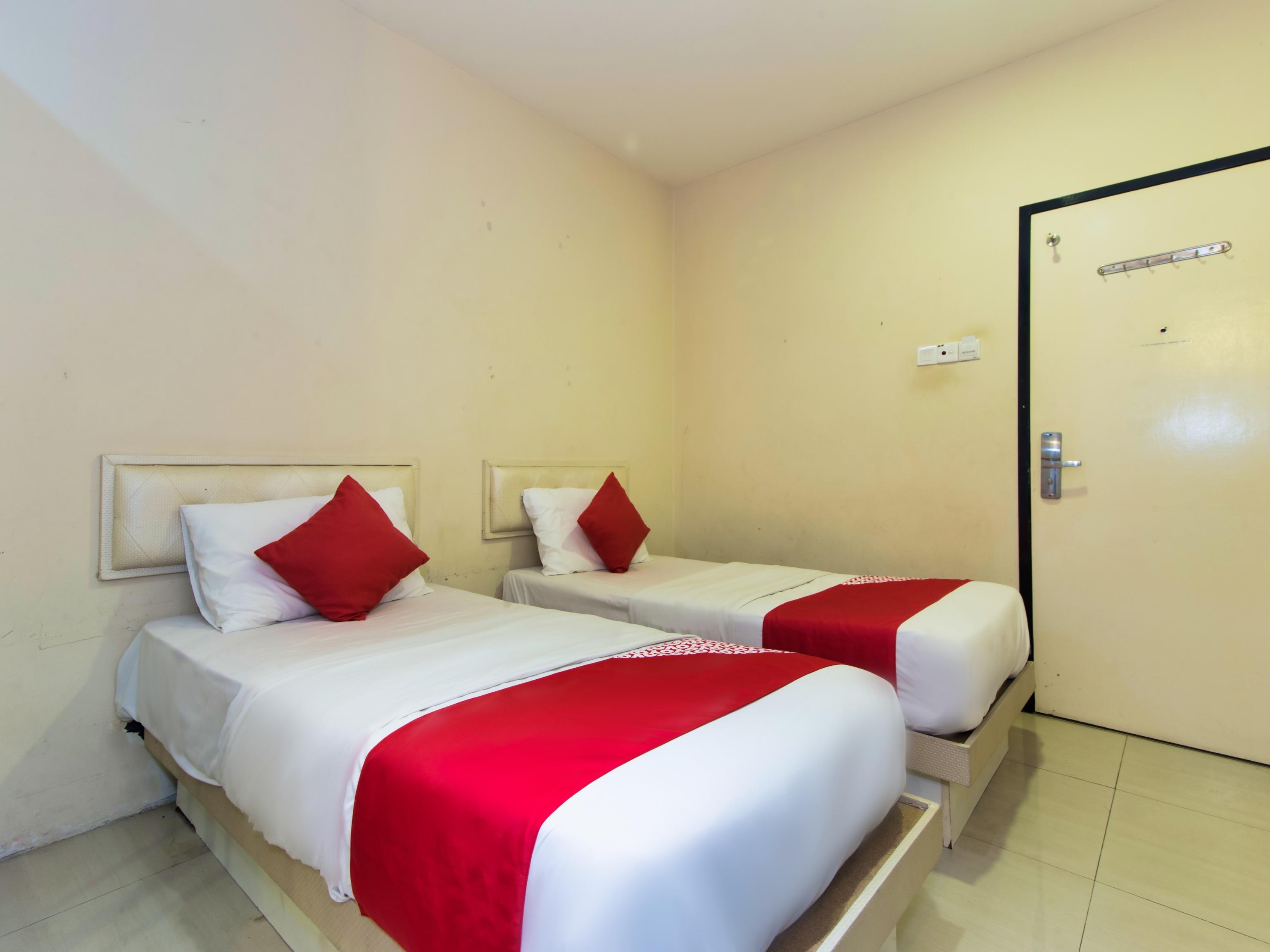 โอโย 479 เดอะ กรีน โฮเต็ล Hotel อัมปัง ภายนอก รูปภาพ