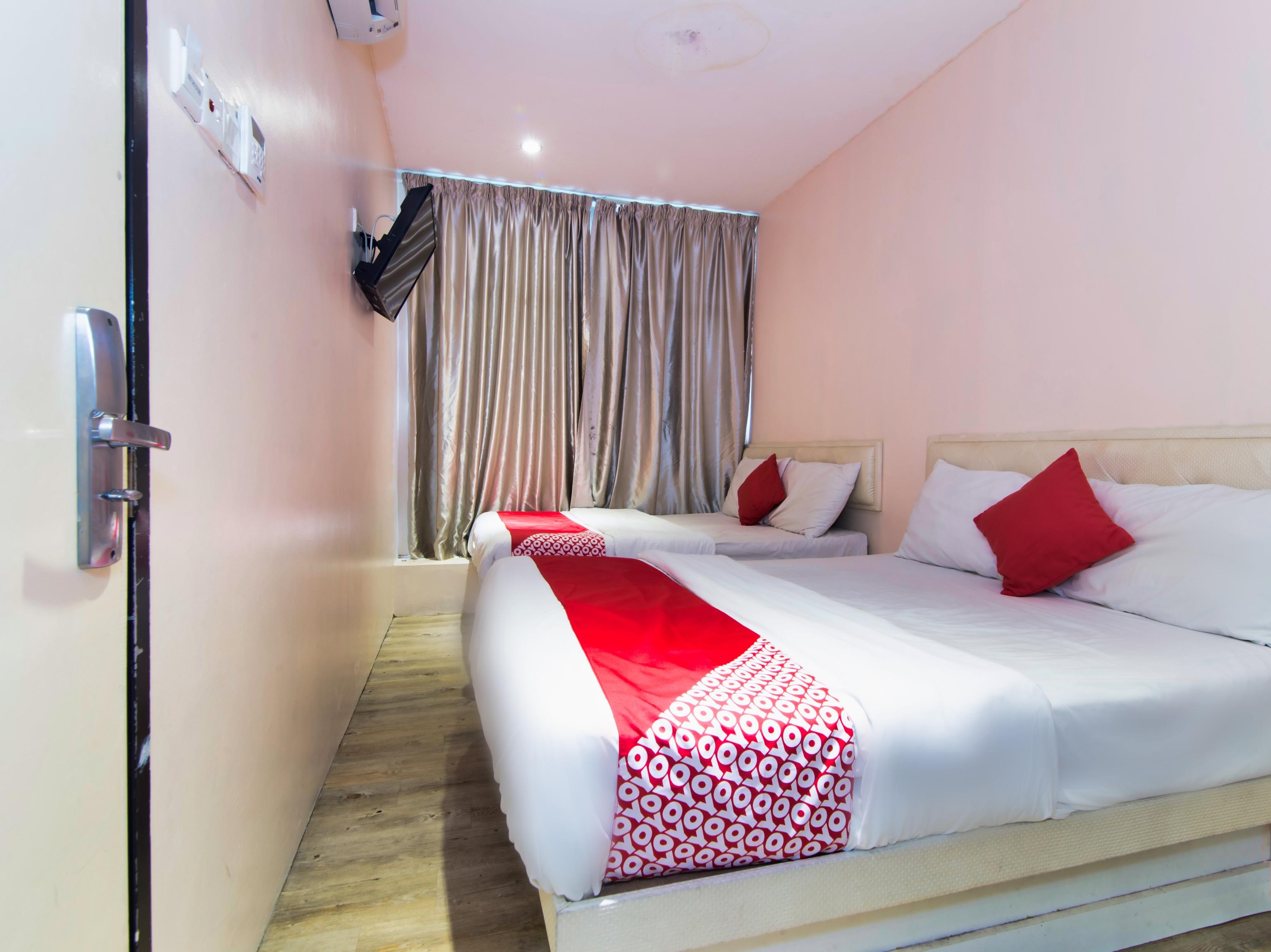 โอโย 479 เดอะ กรีน โฮเต็ล Hotel อัมปัง ภายนอก รูปภาพ