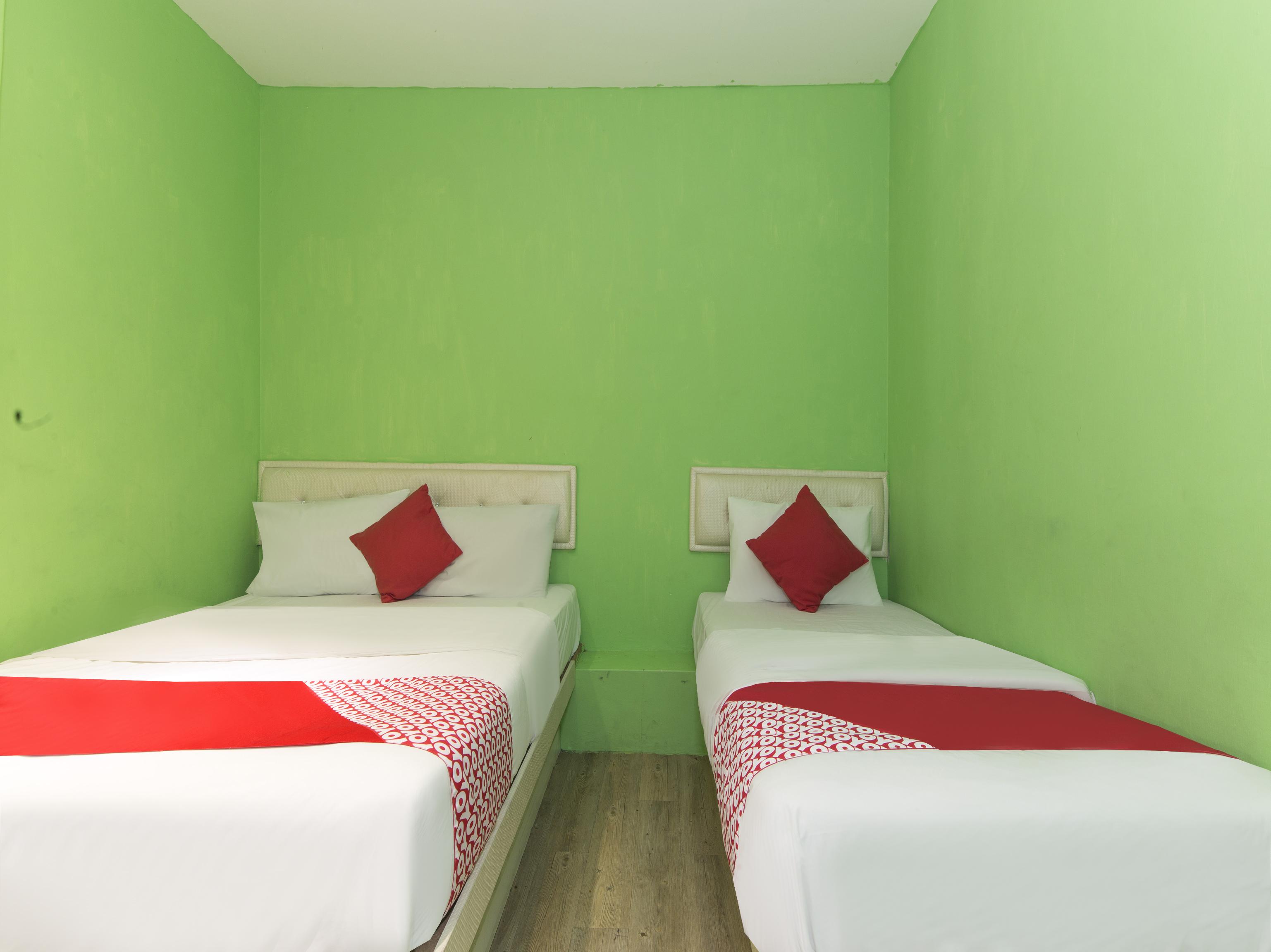 โอโย 479 เดอะ กรีน โฮเต็ล Hotel อัมปัง ภายนอก รูปภาพ