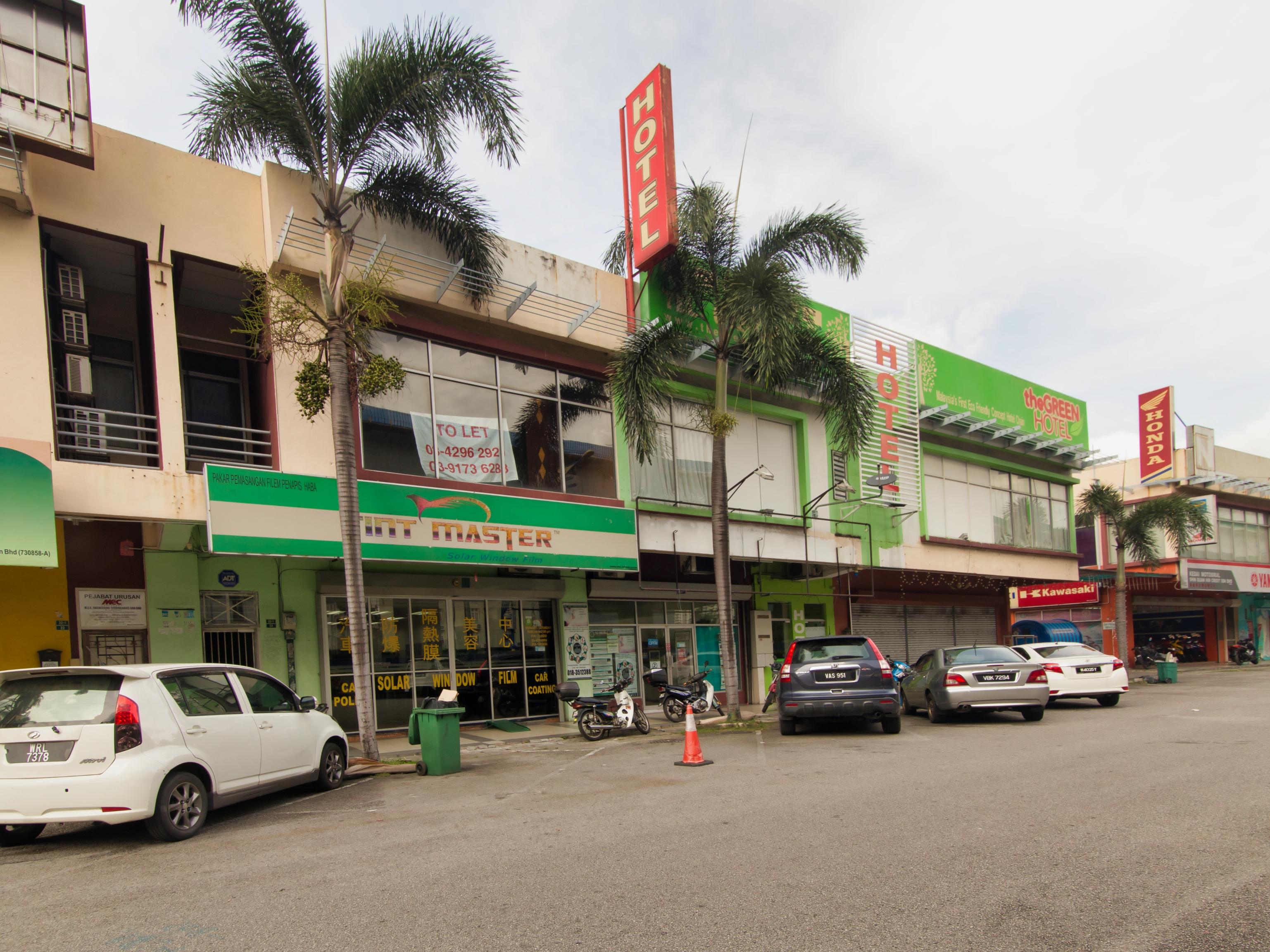 โอโย 479 เดอะ กรีน โฮเต็ล Hotel อัมปัง ภายนอก รูปภาพ