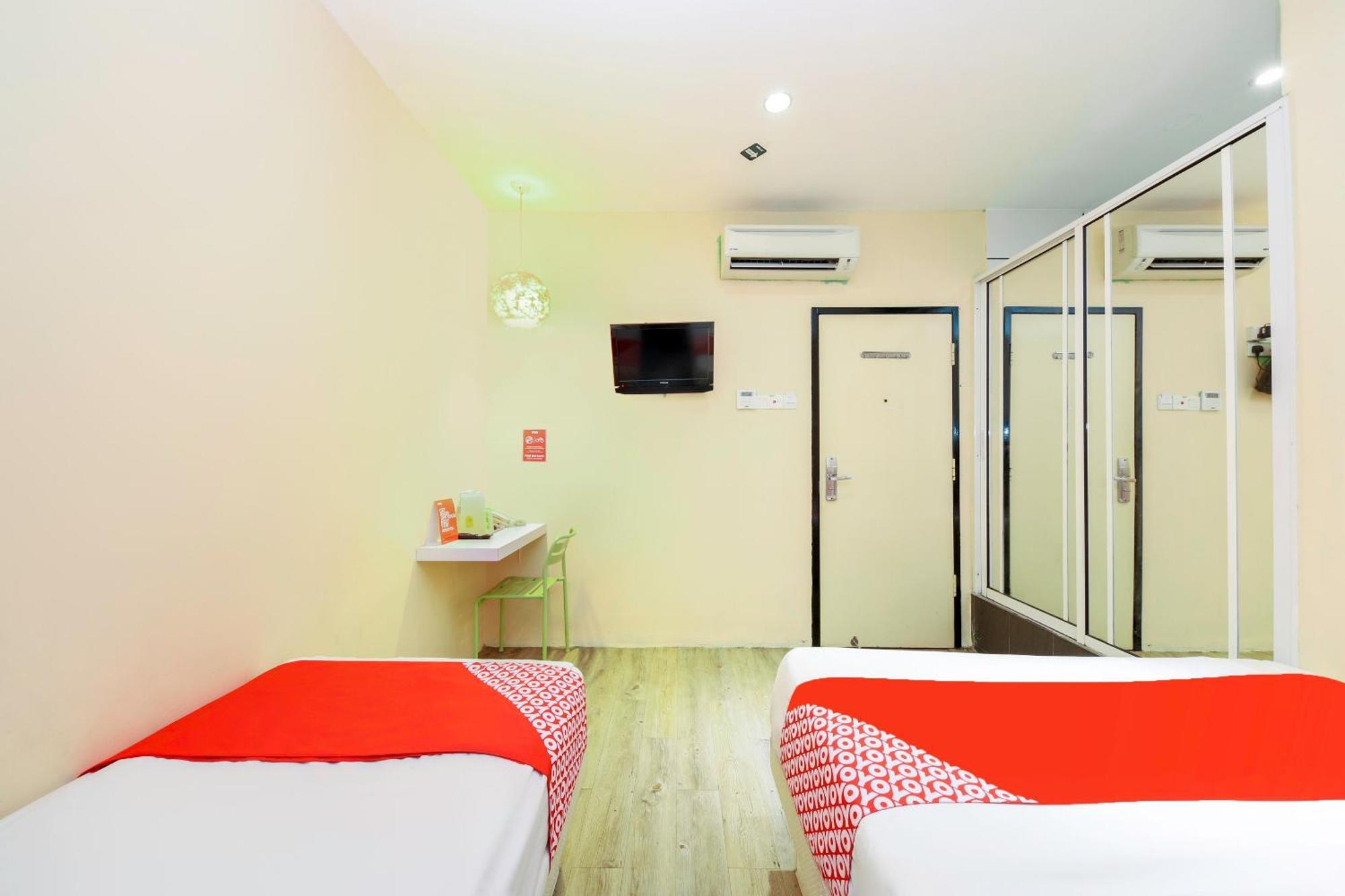โอโย 479 เดอะ กรีน โฮเต็ล Hotel อัมปัง ภายนอก รูปภาพ