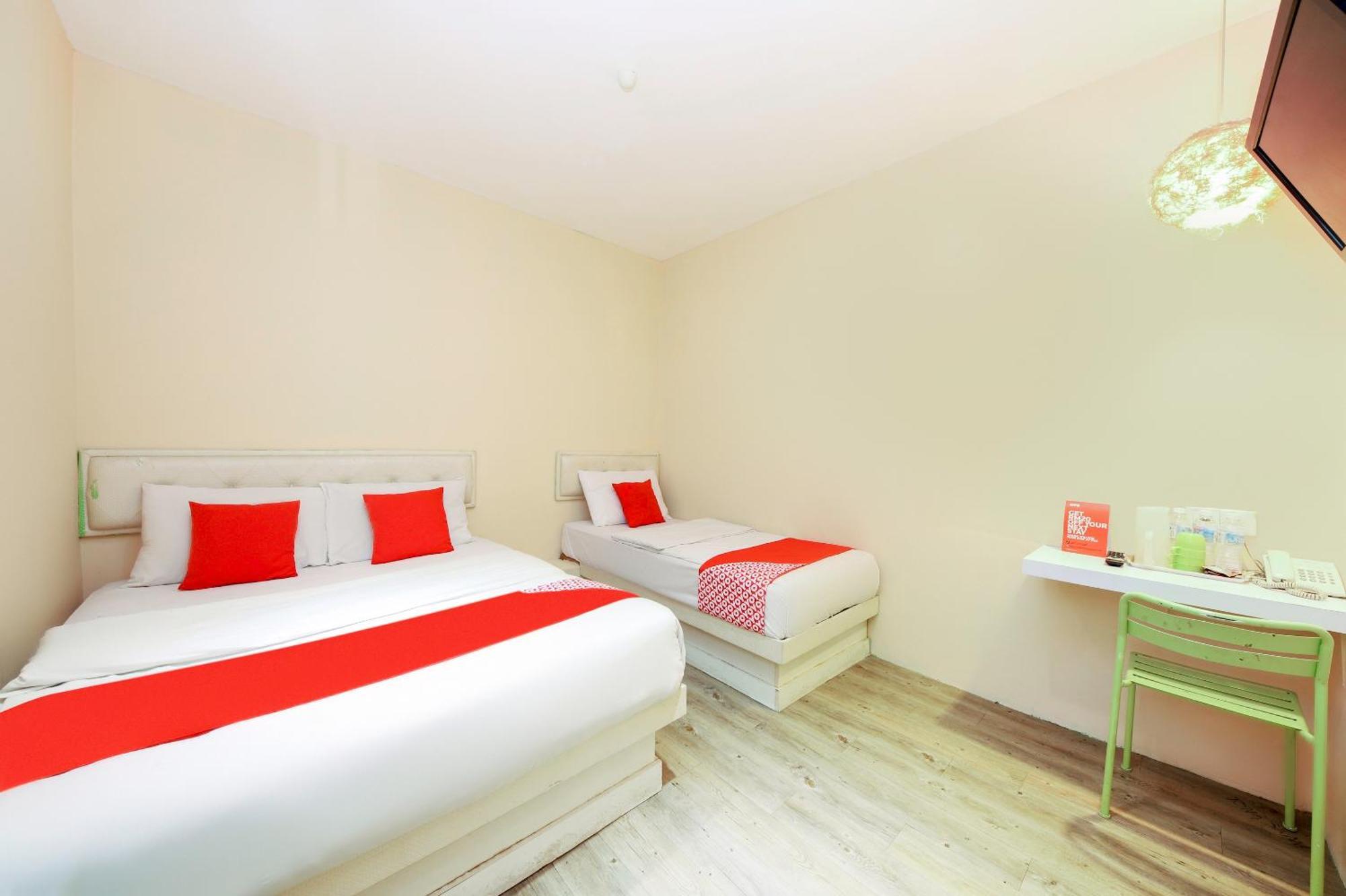 โอโย 479 เดอะ กรีน โฮเต็ล Hotel อัมปัง ภายนอก รูปภาพ