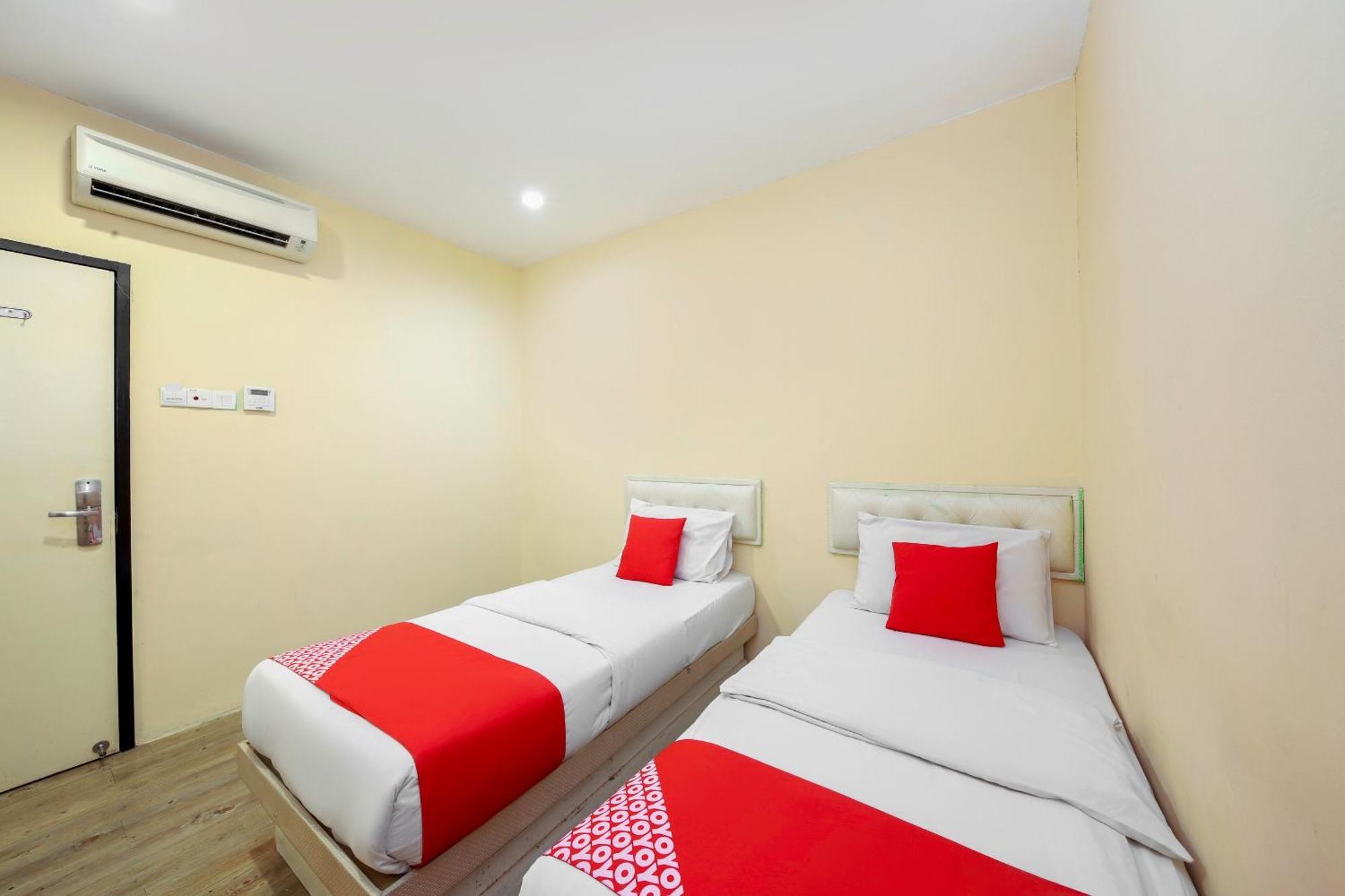 โอโย 479 เดอะ กรีน โฮเต็ล Hotel อัมปัง ภายนอก รูปภาพ