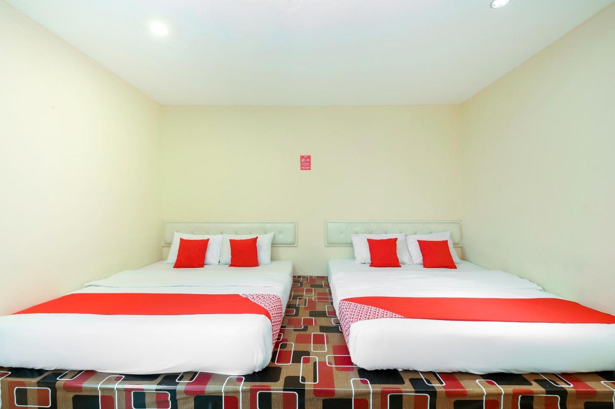 โอโย 479 เดอะ กรีน โฮเต็ล Hotel อัมปัง ภายนอก รูปภาพ