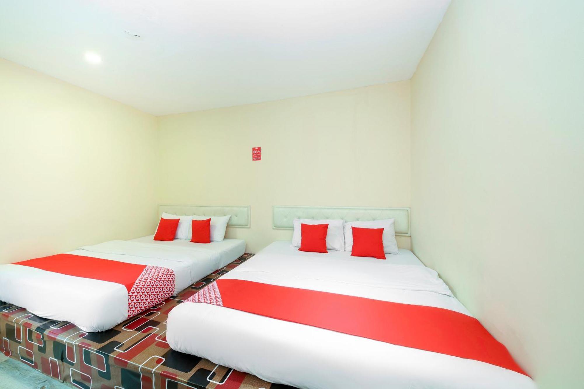 โอโย 479 เดอะ กรีน โฮเต็ล Hotel อัมปัง ภายนอก รูปภาพ