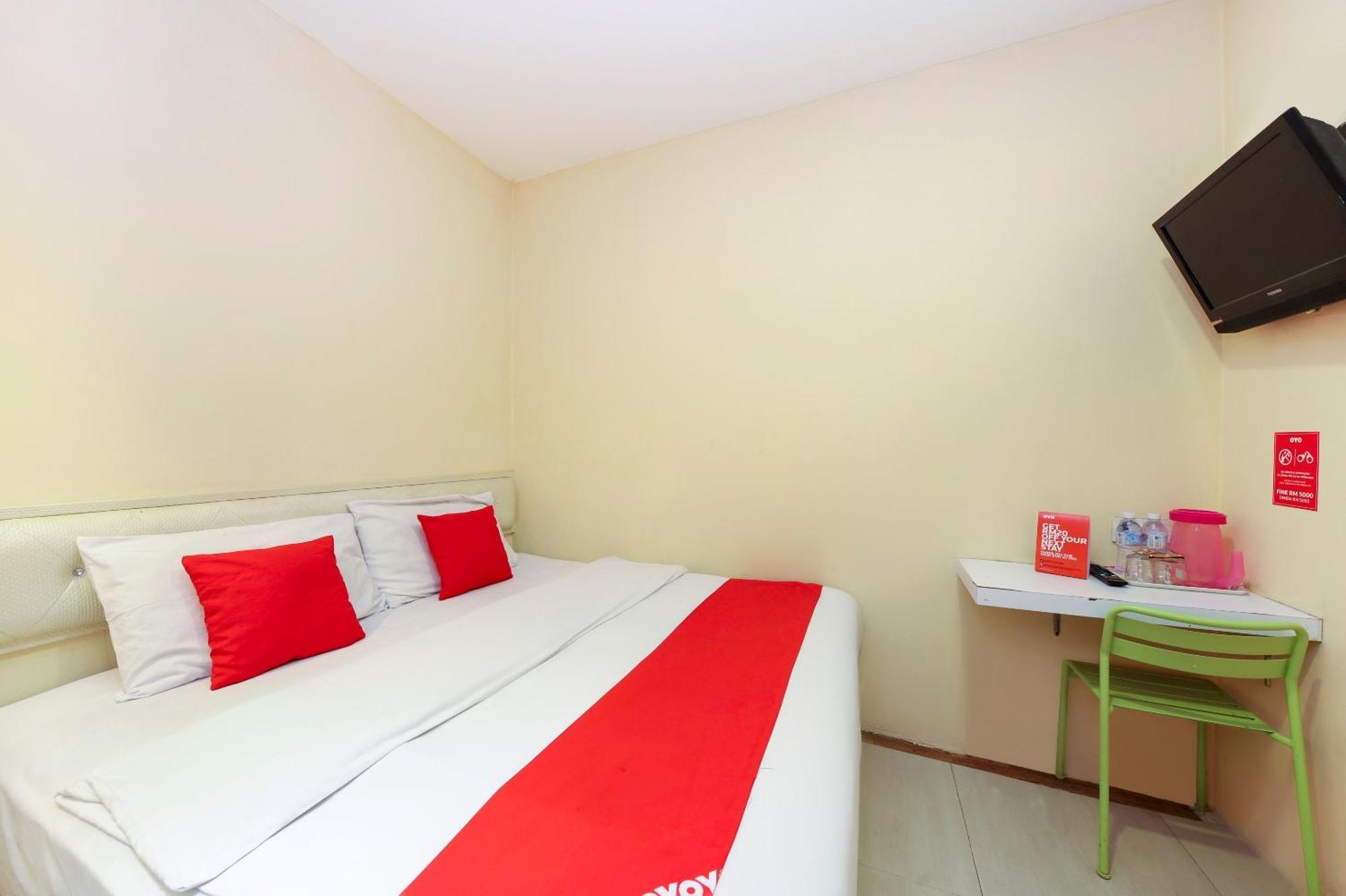 โอโย 479 เดอะ กรีน โฮเต็ล Hotel อัมปัง ภายนอก รูปภาพ