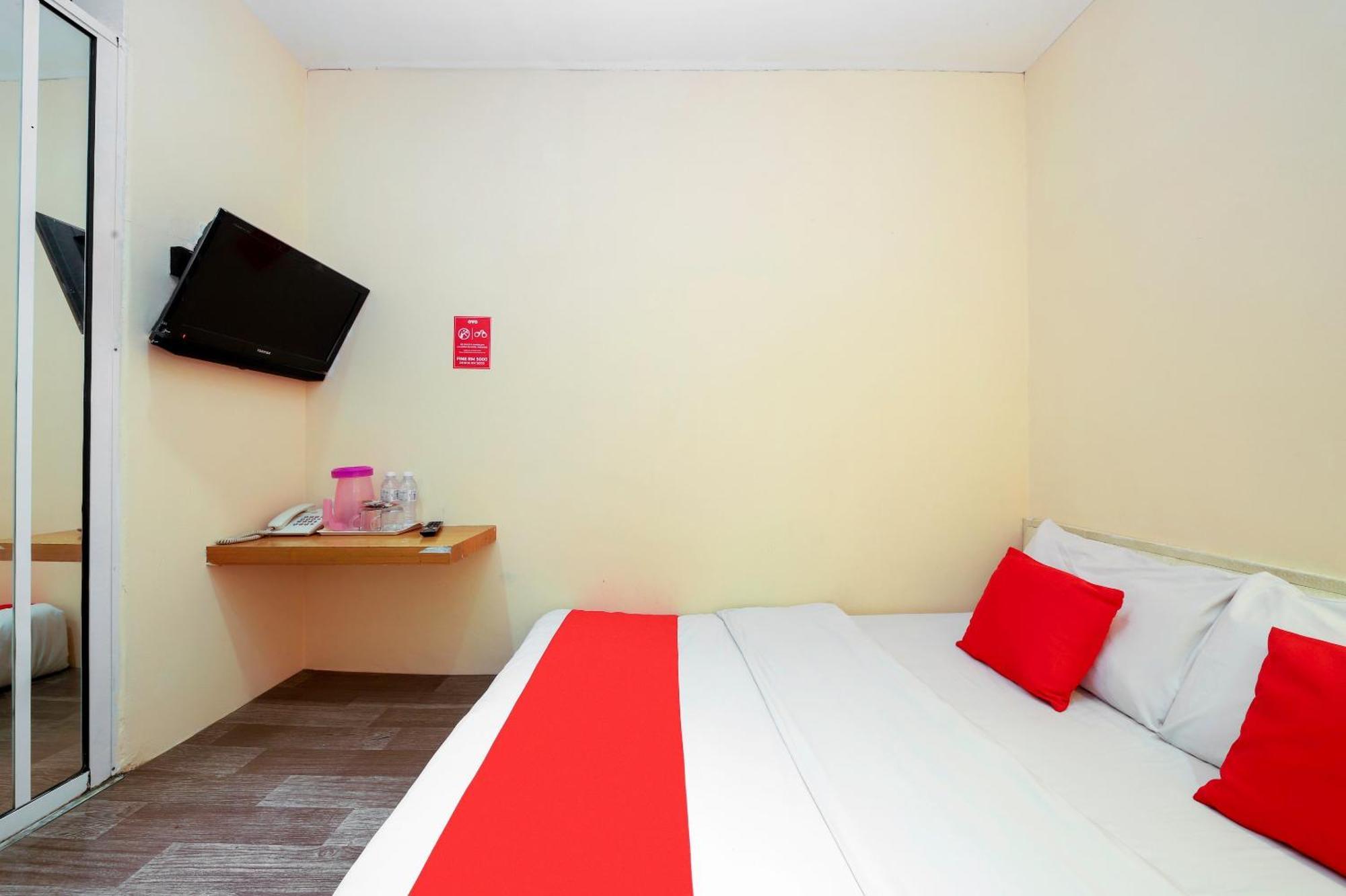โอโย 479 เดอะ กรีน โฮเต็ล Hotel อัมปัง ภายนอก รูปภาพ