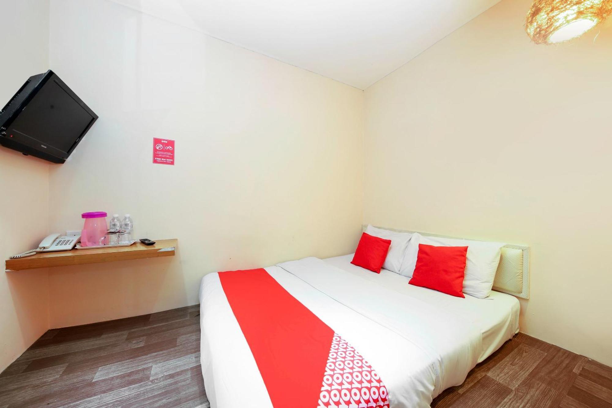 โอโย 479 เดอะ กรีน โฮเต็ล Hotel อัมปัง ภายนอก รูปภาพ