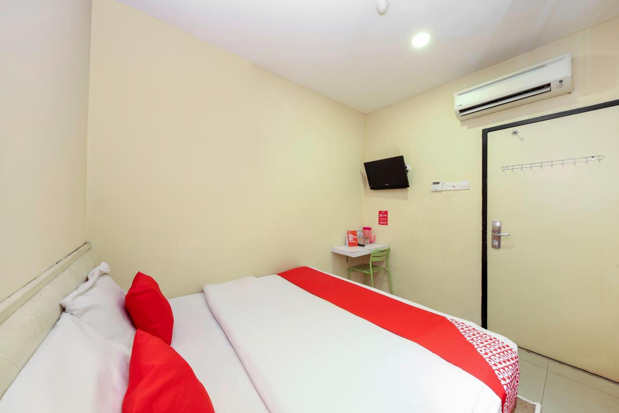 โอโย 479 เดอะ กรีน โฮเต็ล Hotel อัมปัง ภายนอก รูปภาพ