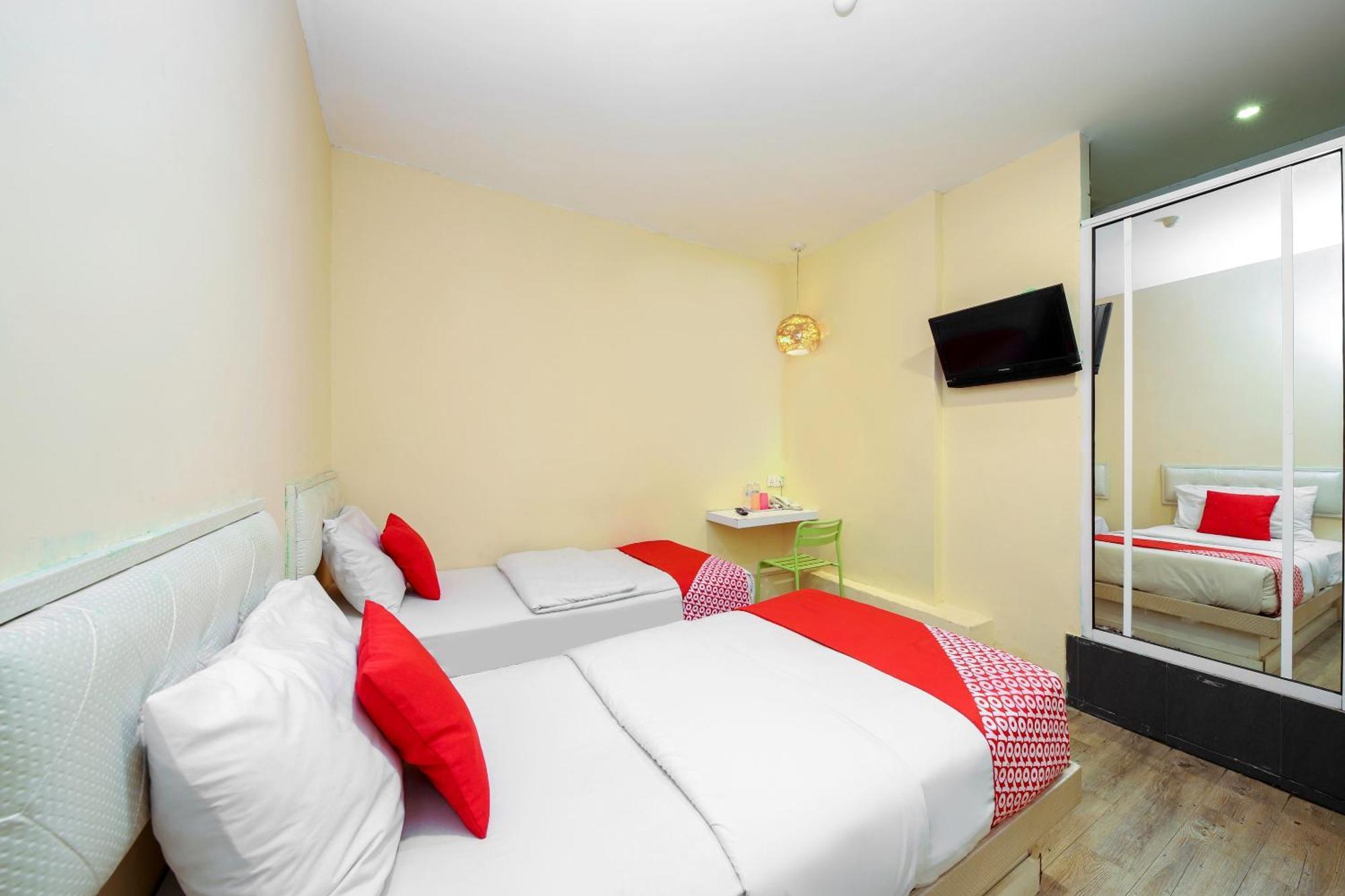 โอโย 479 เดอะ กรีน โฮเต็ล Hotel อัมปัง ภายนอก รูปภาพ