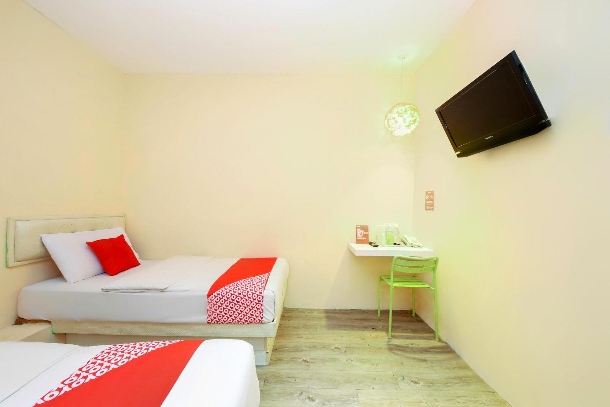 โอโย 479 เดอะ กรีน โฮเต็ล Hotel อัมปัง ภายนอก รูปภาพ