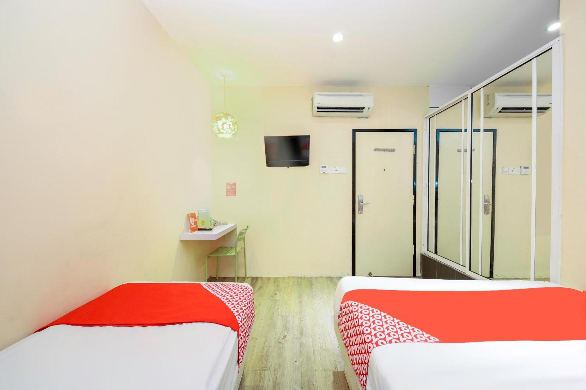 โอโย 479 เดอะ กรีน โฮเต็ล Hotel อัมปัง ภายนอก รูปภาพ