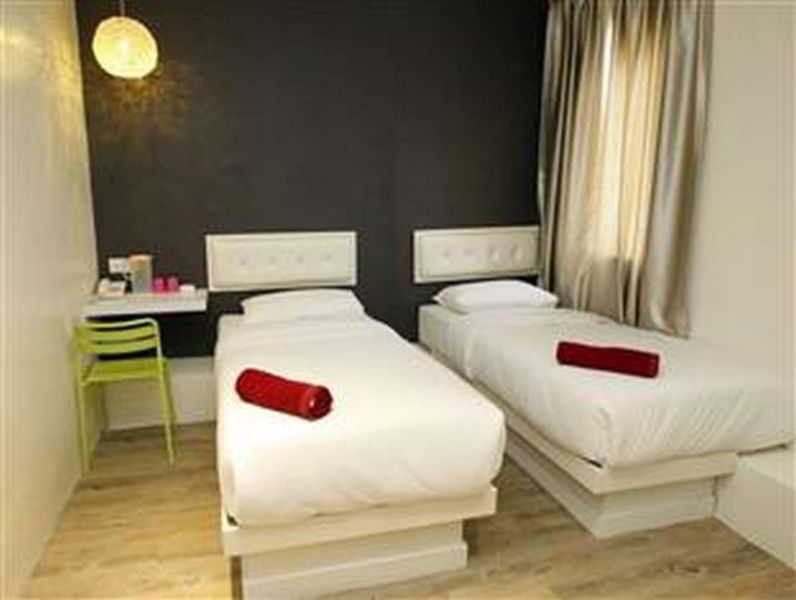 โอโย 479 เดอะ กรีน โฮเต็ล Hotel อัมปัง ภายนอก รูปภาพ