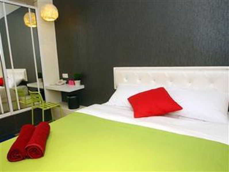 โอโย 479 เดอะ กรีน โฮเต็ล Hotel อัมปัง ภายนอก รูปภาพ